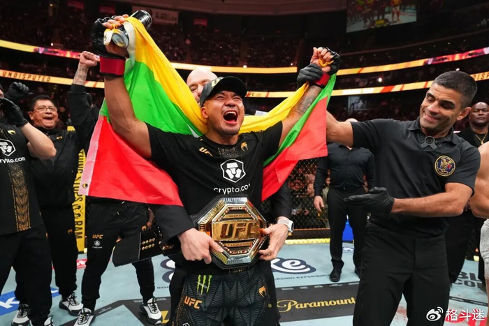 百度体育nba-从难民营到UFC亚洲一哥,约书亚·范的故事你知道吗?|缅甸|平良达郎|蝇量级|父亲|冠军_新浪体育_新浪新闻