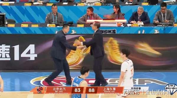 百度体育nba-33岁老吗?京沪战砍24分17篮板,抢9个前场板,完爆本土第一中锋